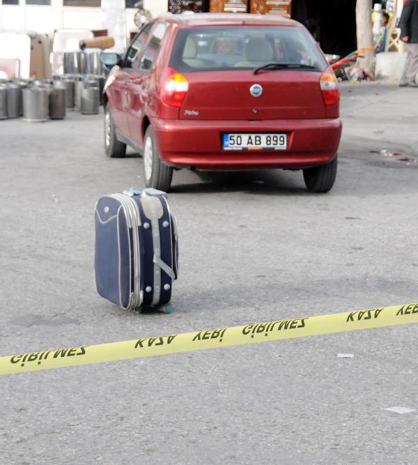 Şüpheli valiz patlatılmadan sahibi geldi