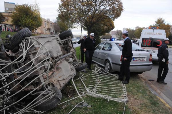 Gaziantep’te 2 kaza: 1’i polis 5 yaralı