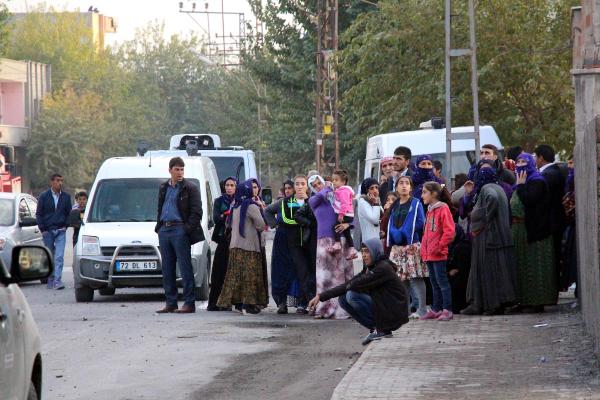 Batman'da PKK'nın rögar kapağına tuzakladığı patlayıcı imha edildi