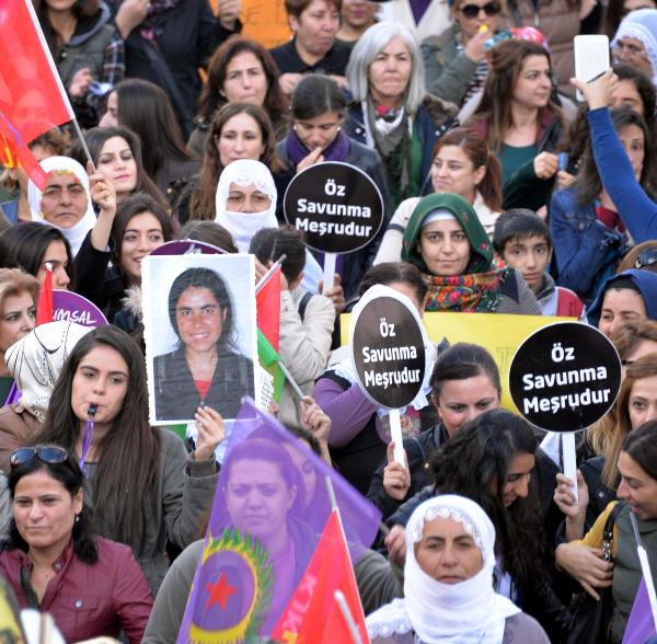 Diyarbakır'da kadınlar şiddeti yürüyüşle protesto etti