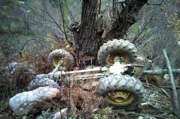 Seyir halindeki traktöre silahlı saldırı: 2 ölü, 1 yaralı