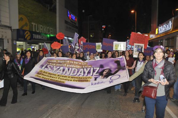 Kadına şiddeti protesto ettiler