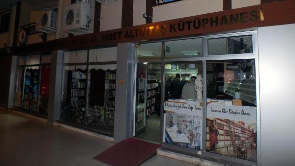 Yerleşik yabancılardan 3 bin kitap bağışı
