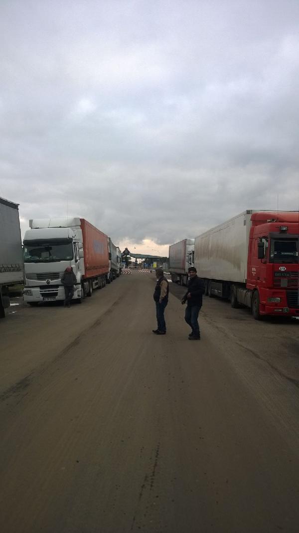 Ukrayna ve Gürcistan üzerinden Rusya'ya giden Türk TIR'ları sınır kapılarında bekletiliyor