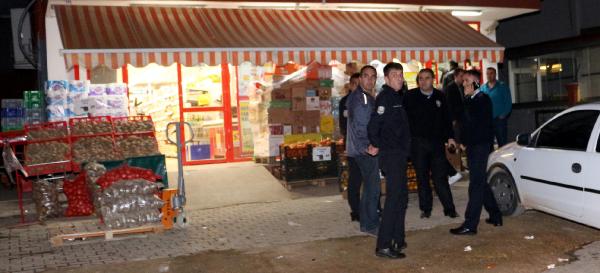 Marketten döner bıçaklı 4 bin lira gasp