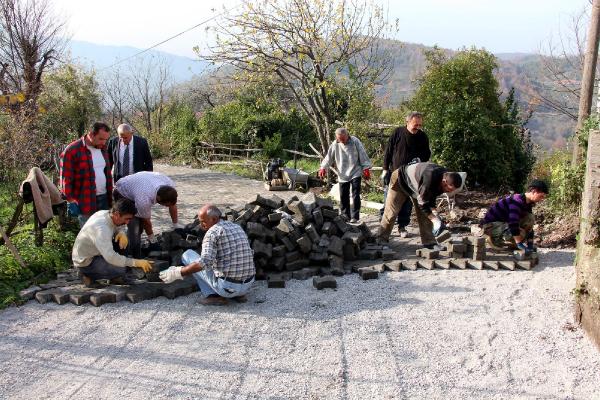 40 yıl sonra yapılan yol için kurban kesti