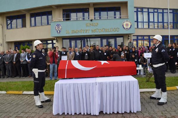 Kalp krizi geçirerek ölen polis memuru toprağa verildi