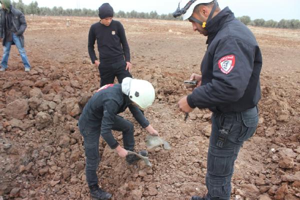 Rus uçakları Azez'de TIR garajına hava saldırı düzenledi (2)