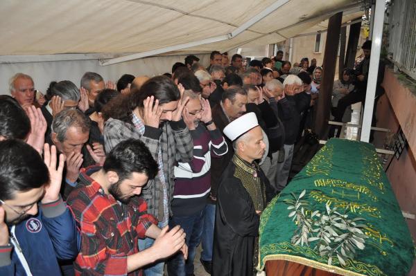 Sahte rakı kurbanı toprağa verildi