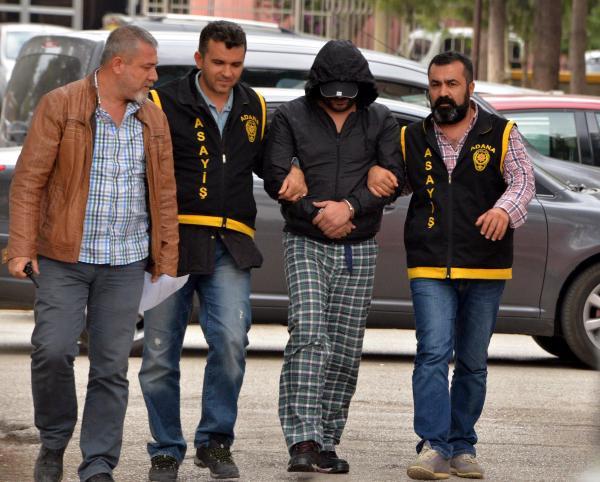 Kadın sesiyle kandırdığı 9 kadını fuhuş batağına düşürdü