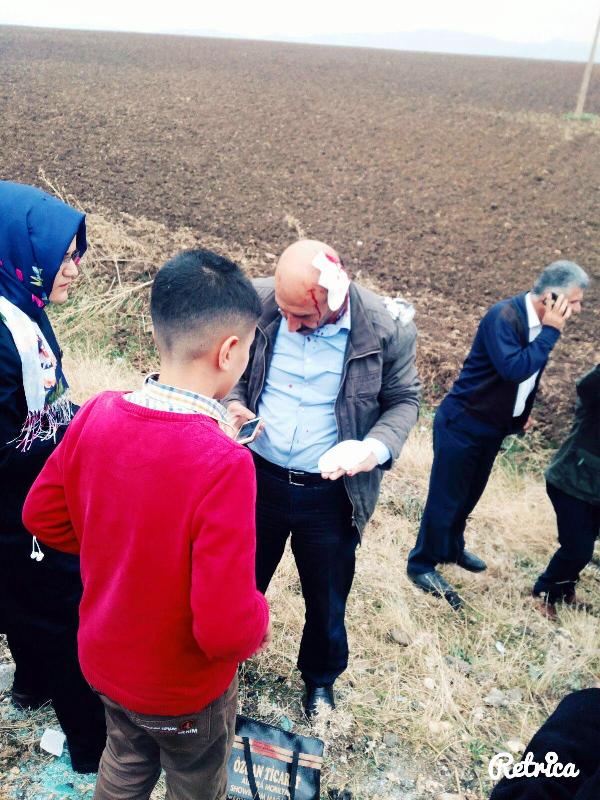 Silvan'da kamyonet devrildi: 4'ü çocuk 6 yaralı