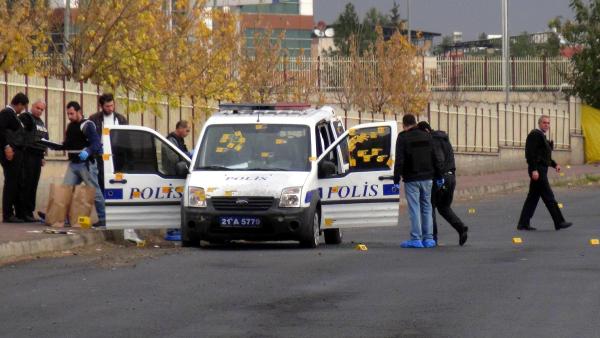 Diyarbakır'da PKK saldırısı: 3 polis yaralı (2)- Yeniden