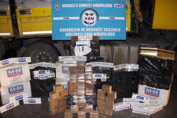 İzmit'te kaçak sigara ve puro operasyonu