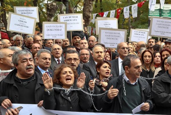 'Can Dündar ve Erdem Gül' eylemine polisten gazlı müdahale