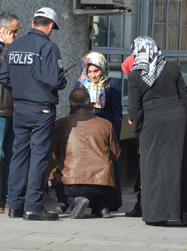 Durakta unutulan bavul paniğe neden oldu