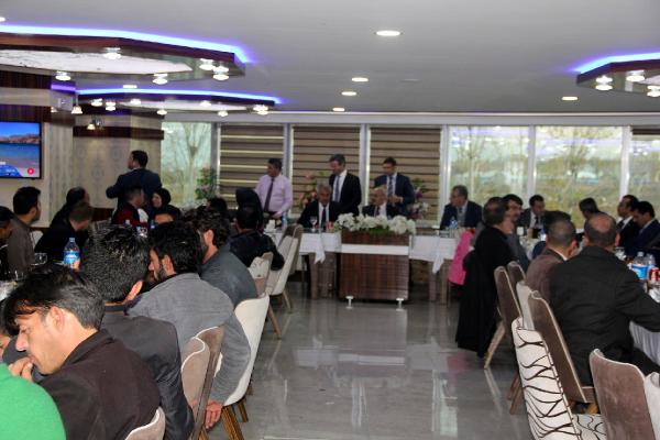Valisi Köşger'den Suriyeliler'e: Dilencilik yapmayın, çocuklarınızı okula gönderin