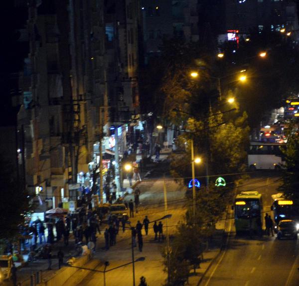 Diyarbakır'da PKK'lılardan emniyete bombalı saldırı