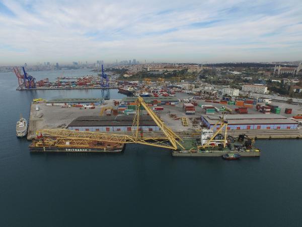 Körfez köprüsünün dev vinci Haydarpaşa'da yükseltiliyor