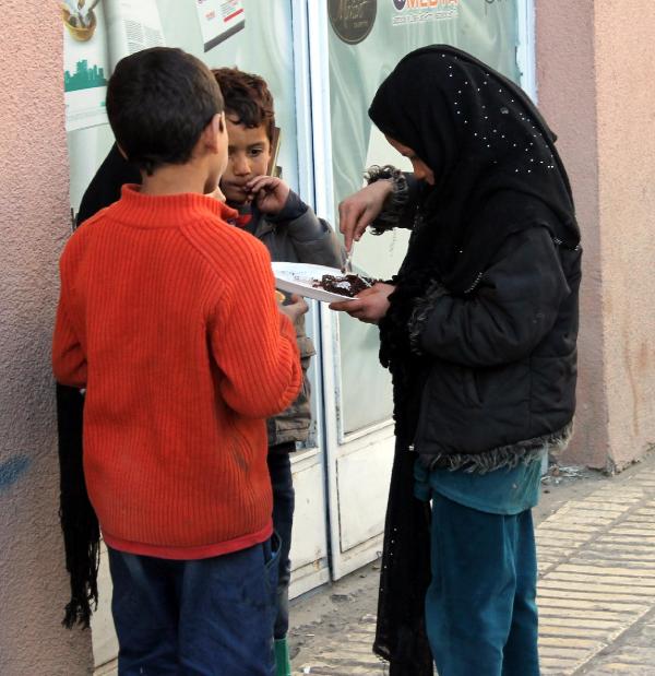 Bir dilim pastaya kardeş payı