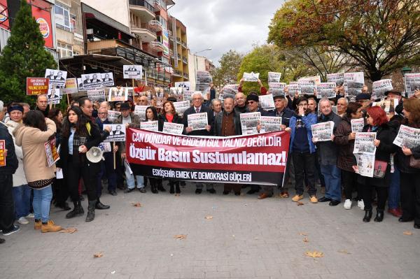 Eskişehir'de, Can Dündar ve Erdem Gül'ün tutuklanmasına tepki