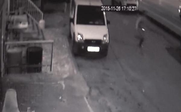 Gündüz bıçakla soygun yapan hırsızlar böyle kaçtı