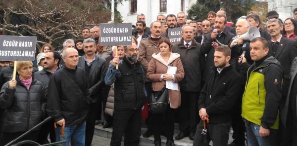 Bursa'da gazetecilerin tutuklanması ve Elçi'nin öldürülmesi protesto edildi