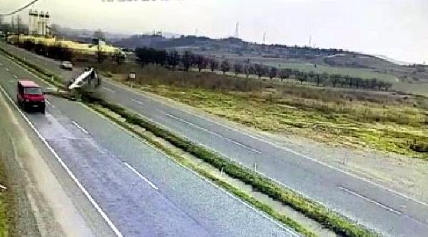 1 kişinin yaralandığı kaza güvenlik kamerasında
