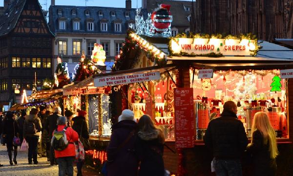 Strasbourg’da Noel pazarı ışıl ışıl