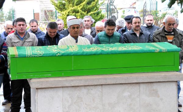 İntihar eden tekne kaptanı toprağa verildi