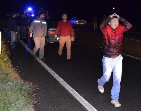 Otomobil kavşakta motosiklete çarptı: 2 yaralı