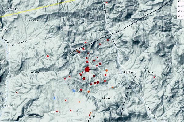 Malatya beşik gibi sallandı: 1 çocuk yaralı, 5'i ağır 8 ev hasar gördü