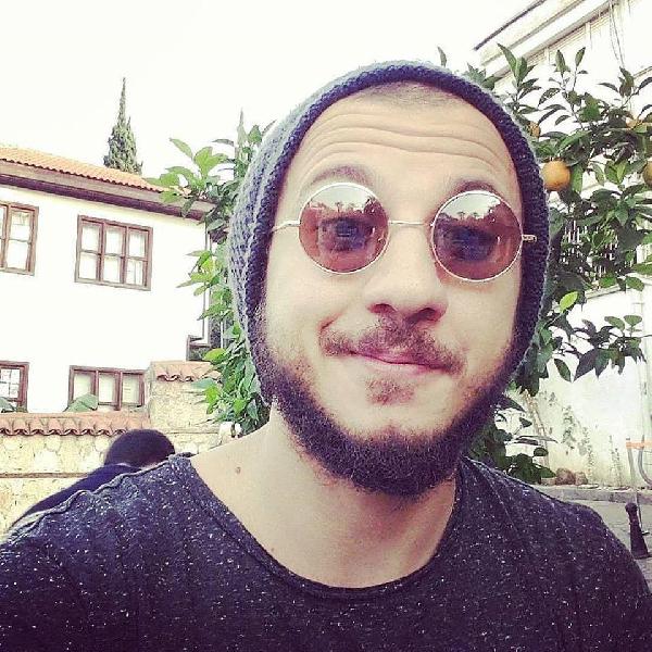 Evde fenalaşan üniversiteli öldü