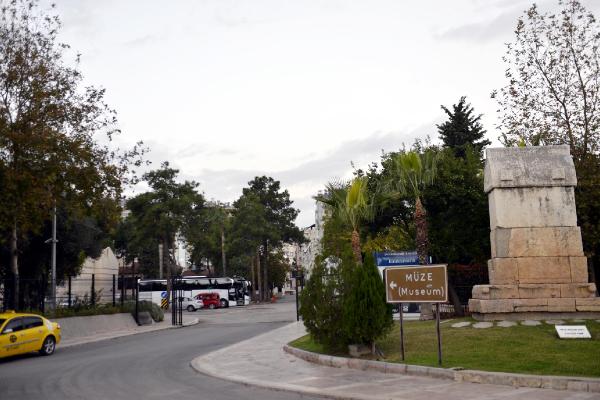Müzedeki güvenlik zafiyeti hırsızlıkla ortaya çıktı