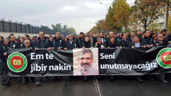 Tahir Elçi'yi son yolcuğluğuna 50 bin kişi gözyaşlarıyla uğurladı
