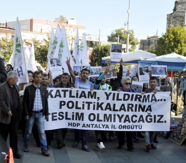 Antalya'da HDP'lilerden Elçi cinayeti protestosu
