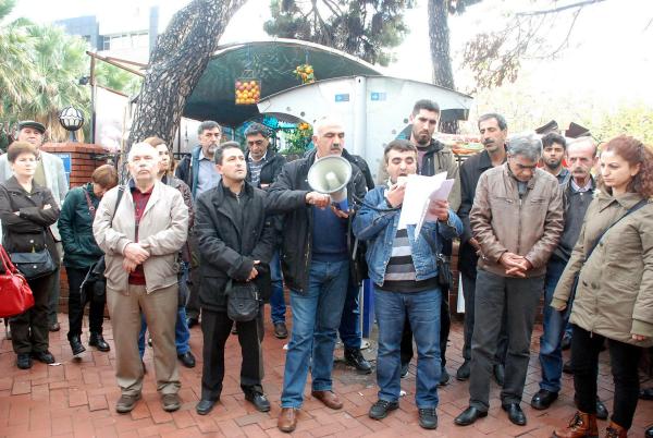 Akhisar'da gazetecilerin tutuklanması ve Elçi'nin öldürülmesi protesto edildi