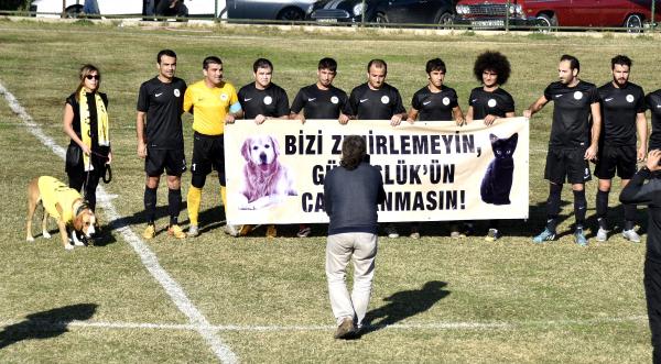 Gümüşlükspor'dan köpekli protesto