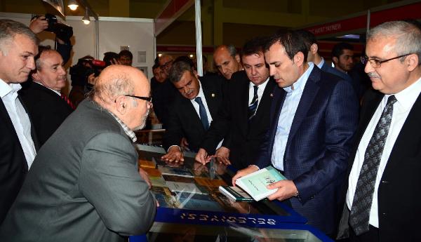 Bakan Ünal'dan Rus turistlere çağrı: Türkiye evinizdir