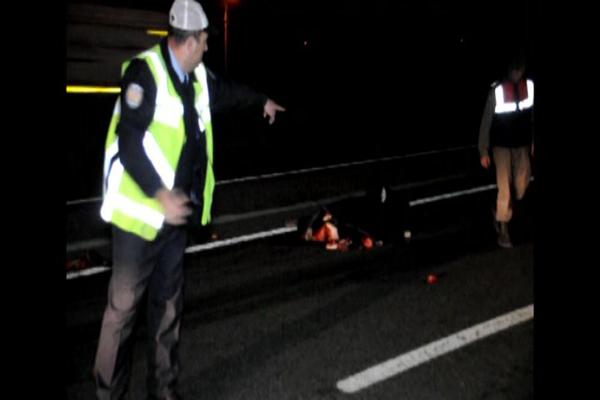 Yaşlı adama önce TIR, ardından karayolundaki otomobiller çarptı