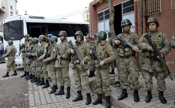 Siverek'te PKK operasyonunda gözaltına alınanlar adliyede