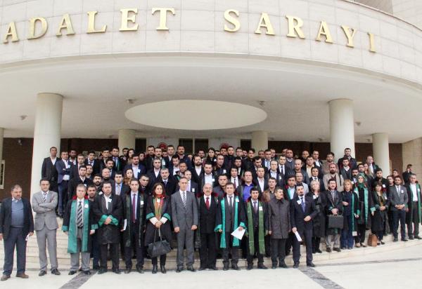 Şanlıurfa'da avukatlardan Tahir Elçi protestosu