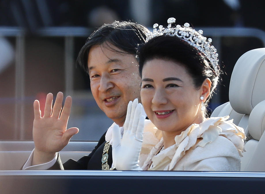 Japonya’nın yeni imparatoru halkın karşısına çıktı