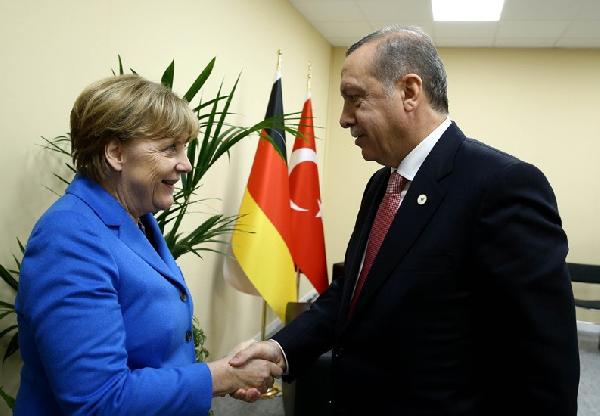 Merkel'den Erdoğan'a taziye
