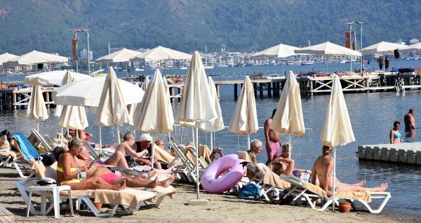 Gurbetçiler kasımda denizin tadını çıkarıyor