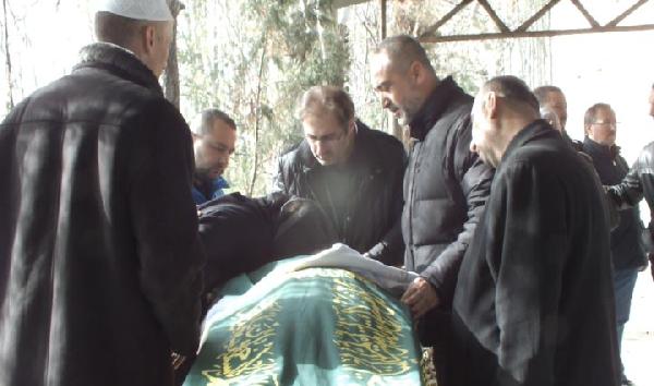 Silahla selfie yaparken ölen Atahan, toprağa verildi
