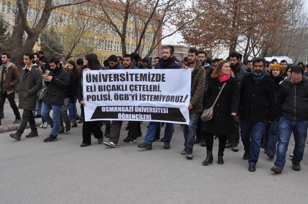 Eskişehir'de öğrenciler rektörlüğe yürüdü