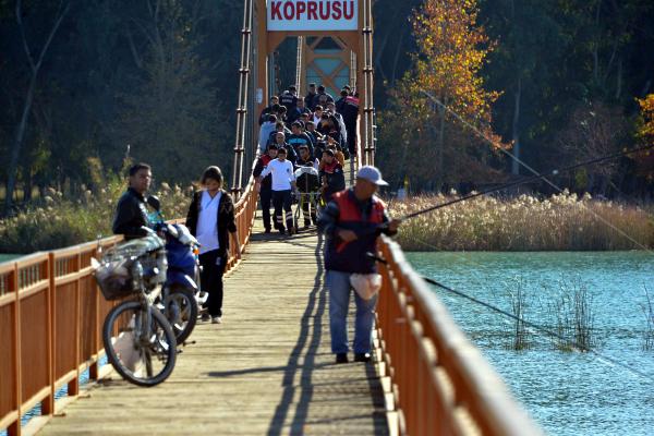 Balık tutuma keyfini ölüm kalım mücadelesi bile bozamadı