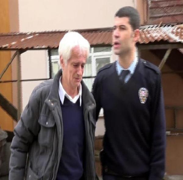 Minibüsün çarptığı yaşlı adam yaralandı