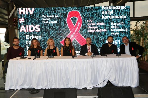 (Fotoğraflı Bülten Dağıtımı) HIV/AIDS Dünyada azalırken, Türkiye’de katlanarak artıyor