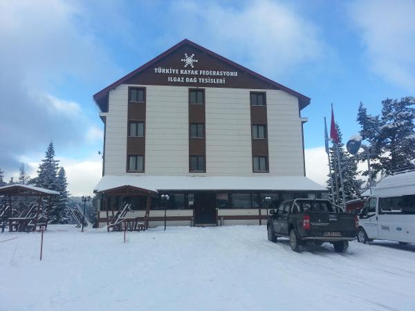 Ilgaz Dağı'nda kar kalınılğı 20 santimi buldu